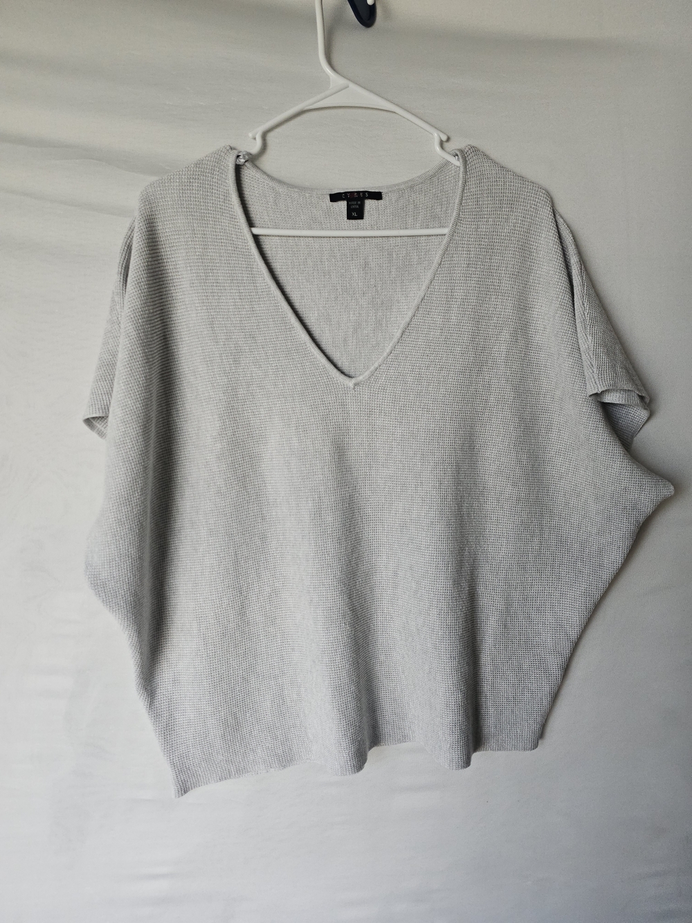 CYRUS Gray V-Neck Dolman Sleeve Knit Top - XL